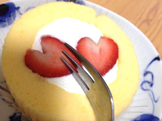 ローソン いい夫婦の日 ロールケーキ IMG 9145