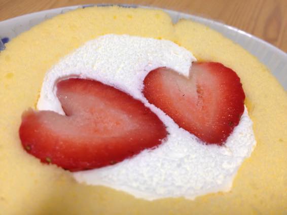 ローソン いい夫婦の日 ロールケーキ IMG 9144