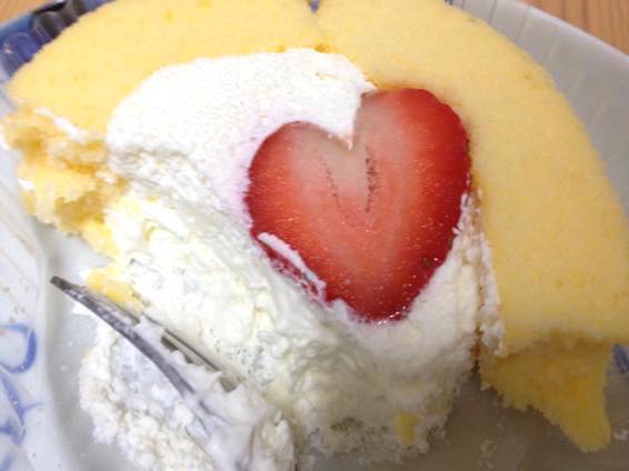 ローソン いい夫婦の日 ロールケーキ IMG 9148