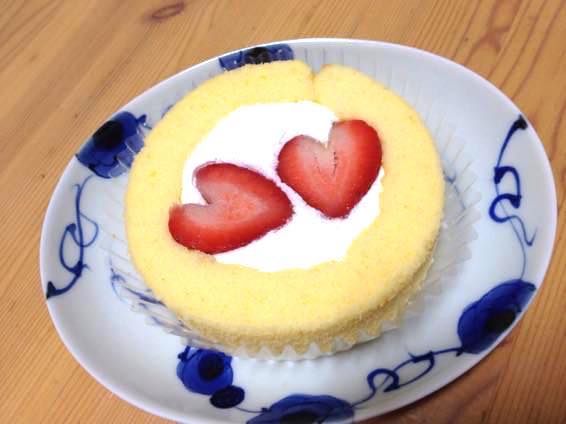 ローソン いい夫婦の日 ロールケーキ IMG 9136