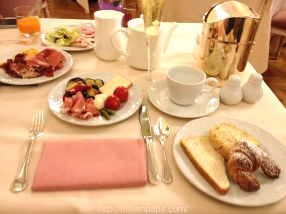 イタリア 新婚旅行 朝食 3927