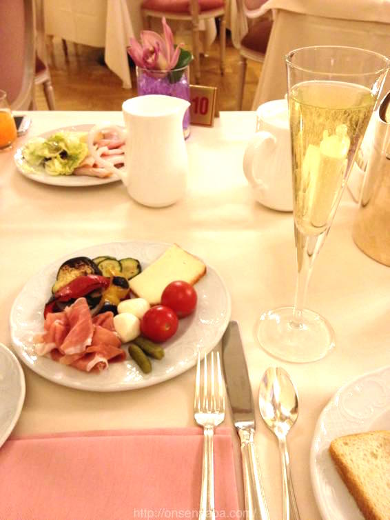 イタリア 新婚旅行 朝食 3929