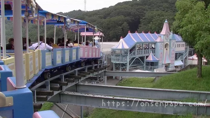 ハーモニーランド　雨の日 パレードパラレル PIC 0036